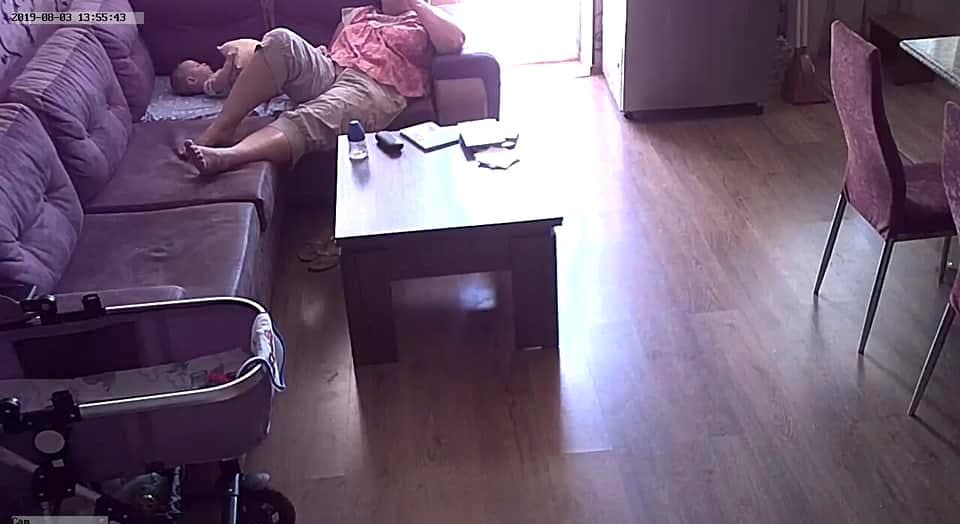 ფოთში, ძიძა ჩვილს ფიზიკურად გაუსწორდა [ვიდეო]