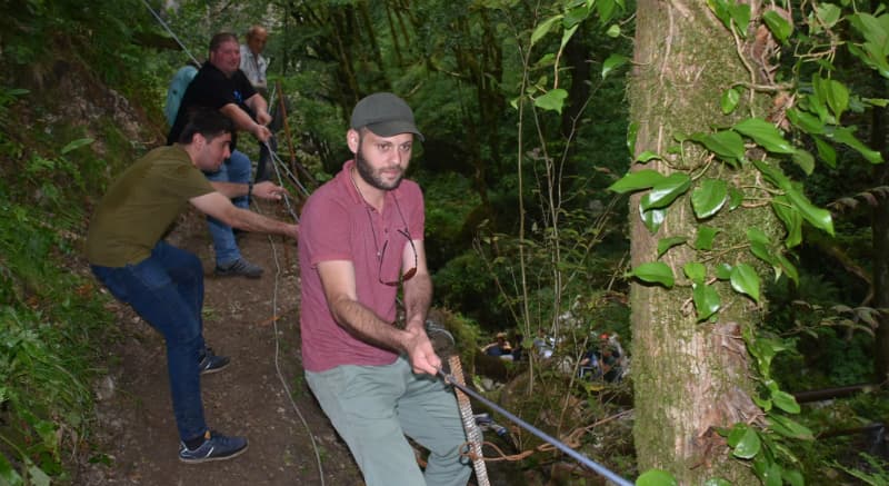 ინწრას ხეობაში ბილიკები და უსაფრთხოების ჯებირები მოეწყო
