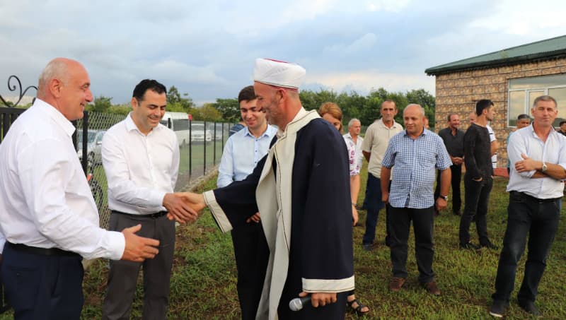 სოფელ შავღელეში მცხორებ მუსლიმებს ყურბან-ბაირამობა სამეგრელოს გუბერნატორმა მიულოცა