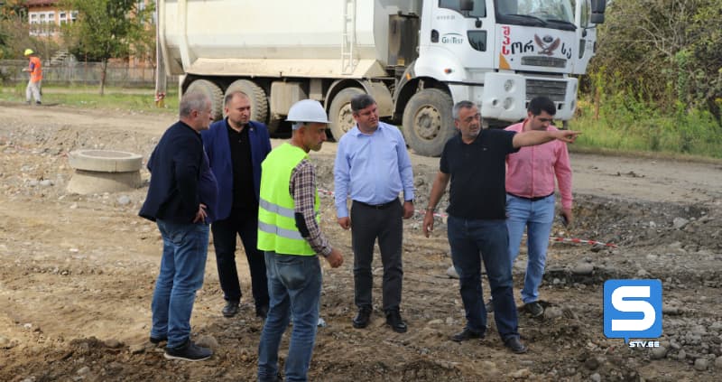 ზუგდიდში, თაბუკაშვილის ქუჩაზე საავტომობილო გზის რეაბილიტაცია მიმდინარეობს