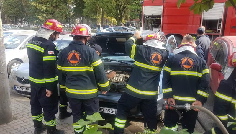 ზუგდიდის ცენტრში ჰუნდაი ტუქსას მარკის ავტომობილი აალდა