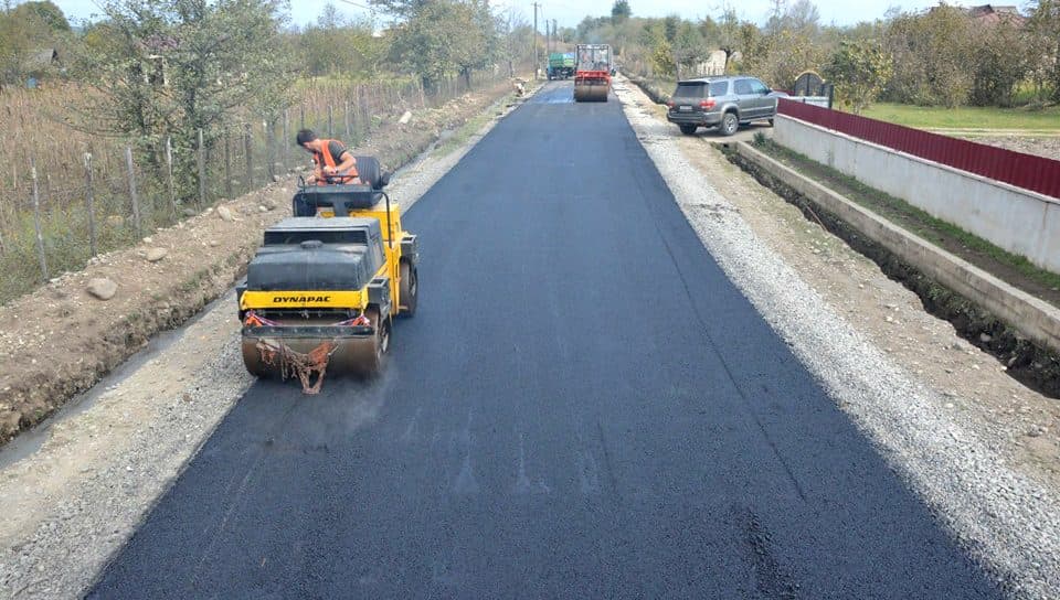 სოფელ ქვედა ჩხოროწყუში ასფალტირებული გზა იგება