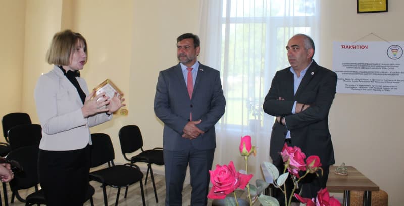 წალენჯიხის ორ სკოლაში „სკოლის სამკითხველო ოთახები“გაიხსნა