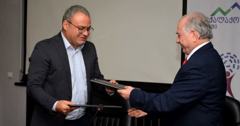 საკრებულოსა და აფხაზეთის ლეგიტიმურ მთავრობას შორის მემორანდუმი გაფორმდა