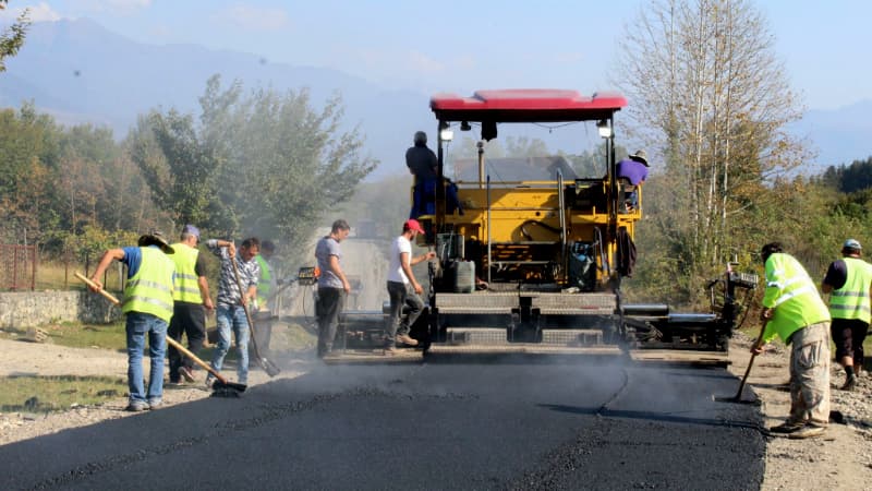 სოფელ ეწერში საავტომობილო გზის 6.2 კილომეტიანი მონაკვეთის სრული რეაბილიტაცია მიმდინარეობს