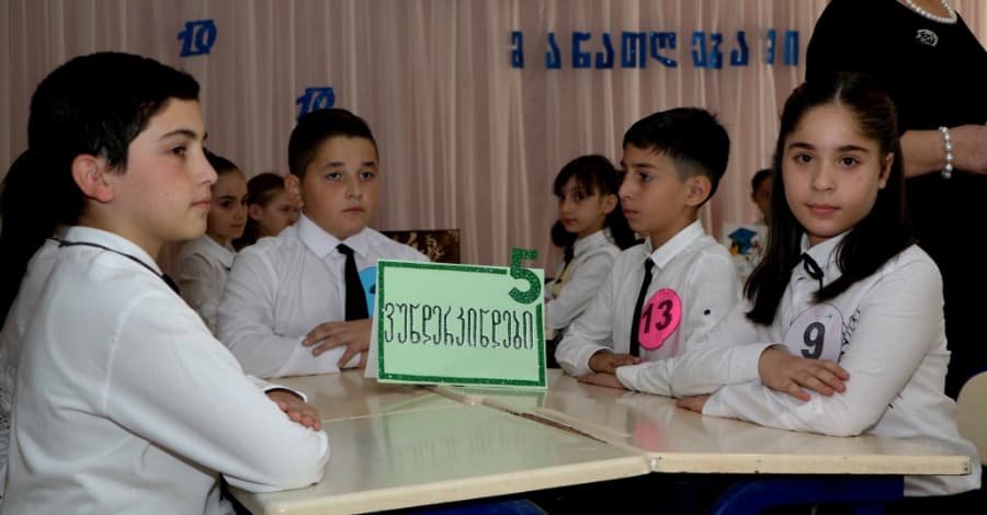 სენაკის მეორე საჯარო სკოლაში ნორჩ ინტელექტუალთა პაექრობა გაიმართა (R)