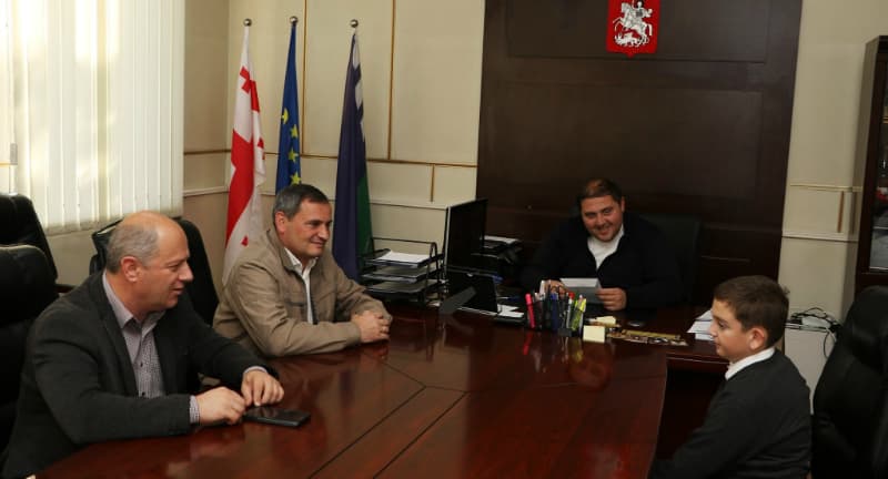 სენაკის მერიაში ნორჩ ინტელექტუალთან შეხვედრა გაიმართა