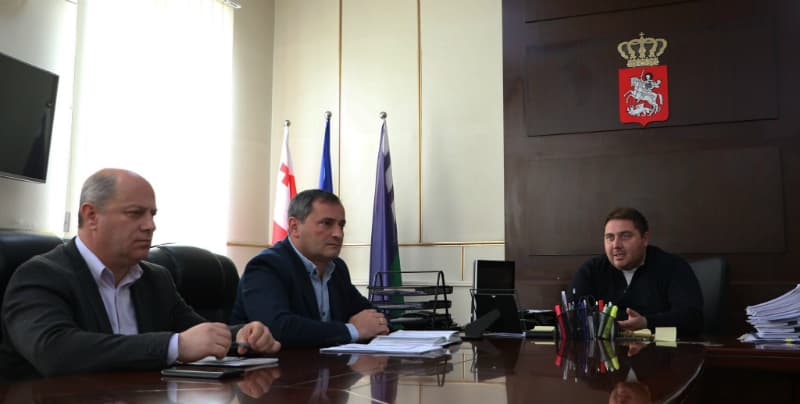 სენაკის მერმა მერის წარმომადგენლებთან შეხვედრა გამართა (R)