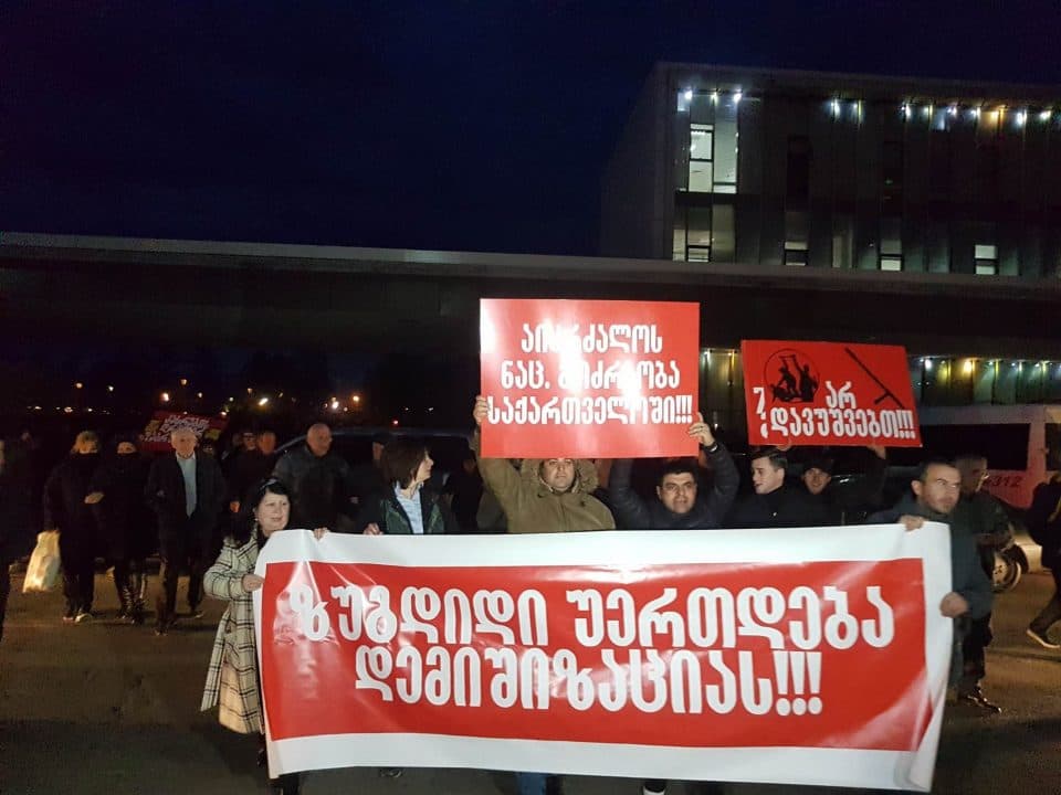 “ზუგდიდი დემიშიზაციას უერთდება”- ამ წუთებში “ქართული ოცნების” მხარდამჭერები აქციას მართავენ