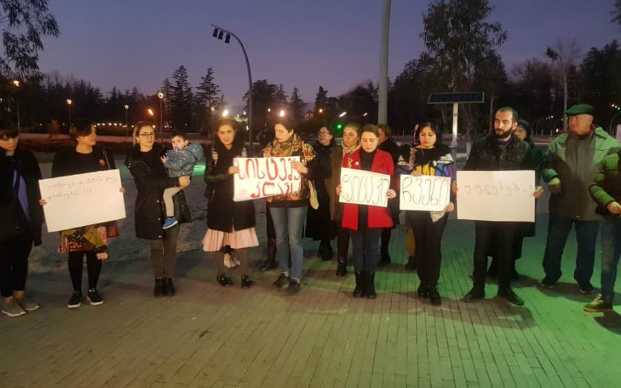 ,,სისტემა კლავს”, ,,დამნაშავე აქ ყველაა”- ზუგდიდში მდუმარე აქცია გაიმართა