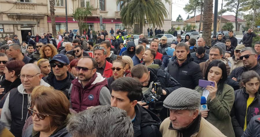 “ჩვენ ვითხოვთ სუფთა ჰაერს” – ფოთში საპროტესტო აქცია გაიმართა