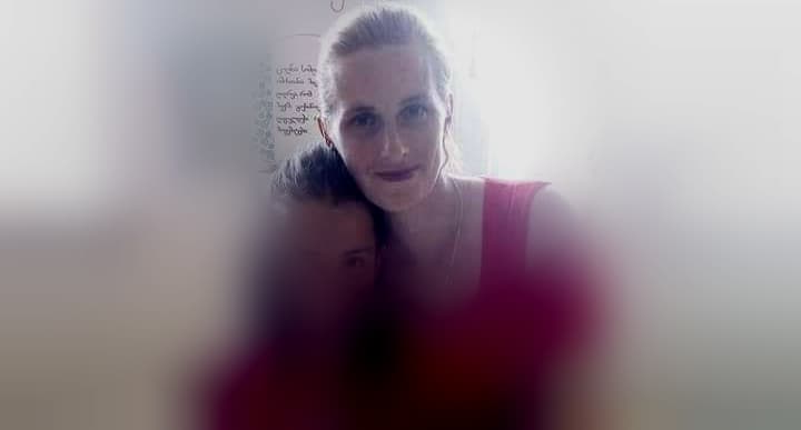 სოფელ შამგონაში გარდაცვლილი ქალის ოჯახი ძალადობაზე საუბრობს