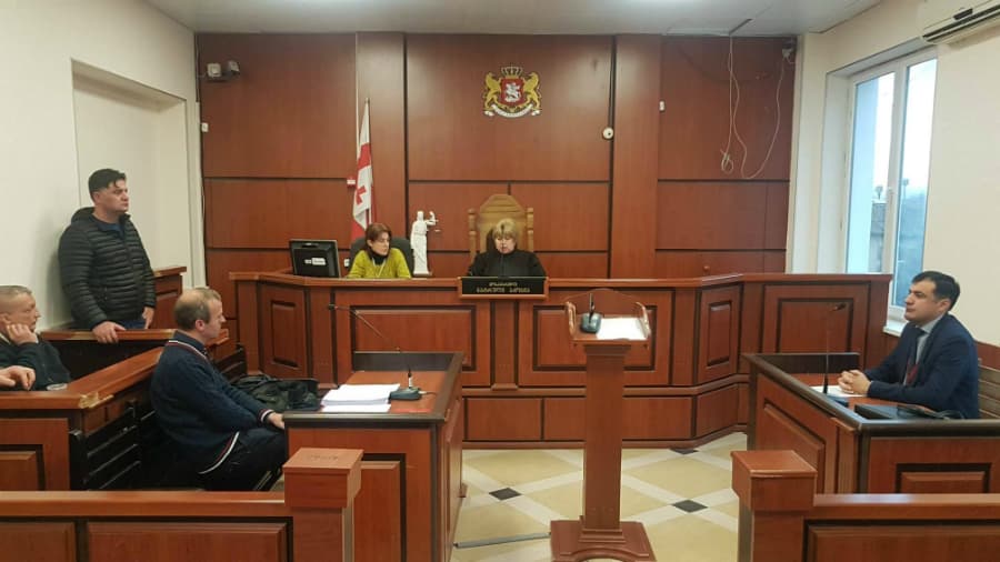 ზუგდიდში, პოლიციელზე თავდასხმის მცდელობაში ბრალდებულ პირს პატიმრობა შეეფარდა