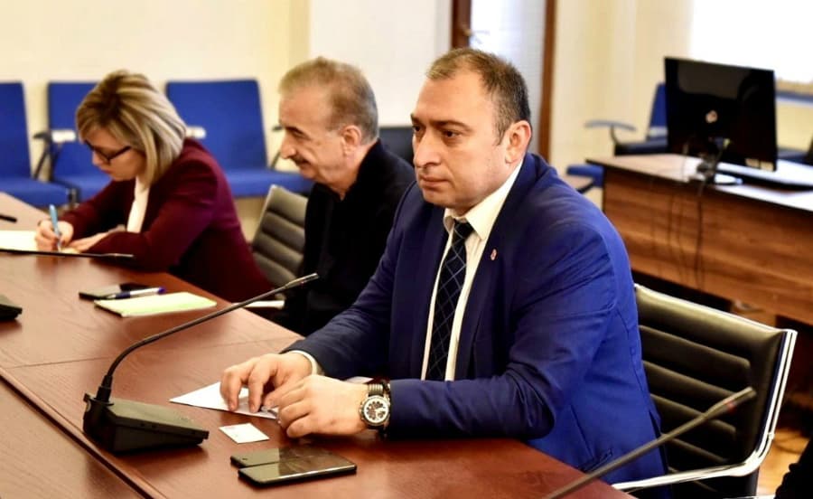 მერაბ ქვარაია – იარეთ და ატარეთ ეს უაზრო და არაფრისმთქმელი აქციები, ანთხიეთ ცილისწამებისა და სიცრუის ნიაღვარი