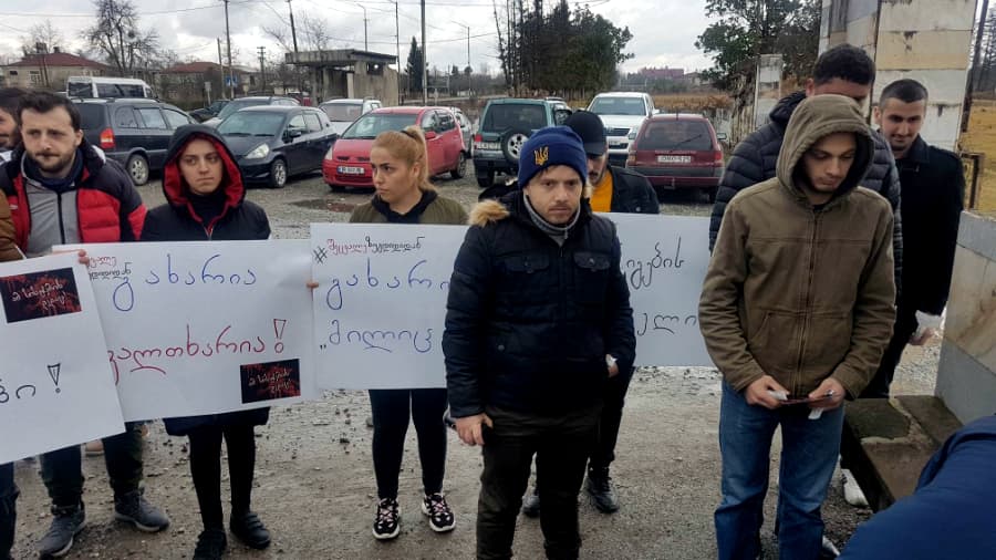 ნემსები და ფქვილი, წარწერით “ჰეროინი” – “შეცვალე” ზუგდიდში აქციას მართავს