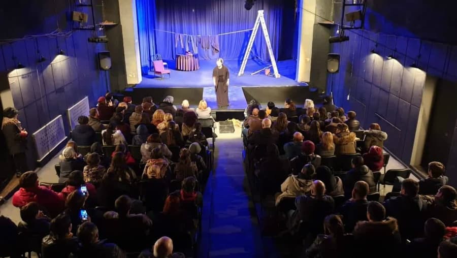 ზუგდიდის თეატრი 17 მარტამდე დაგეგმილ წარმოდგენებს აუქმებს