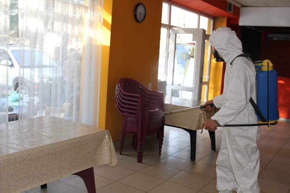 სადეზინფექციო სამუშაოები უფასო სასადილოსა და სოციალურ საცხოვრისში