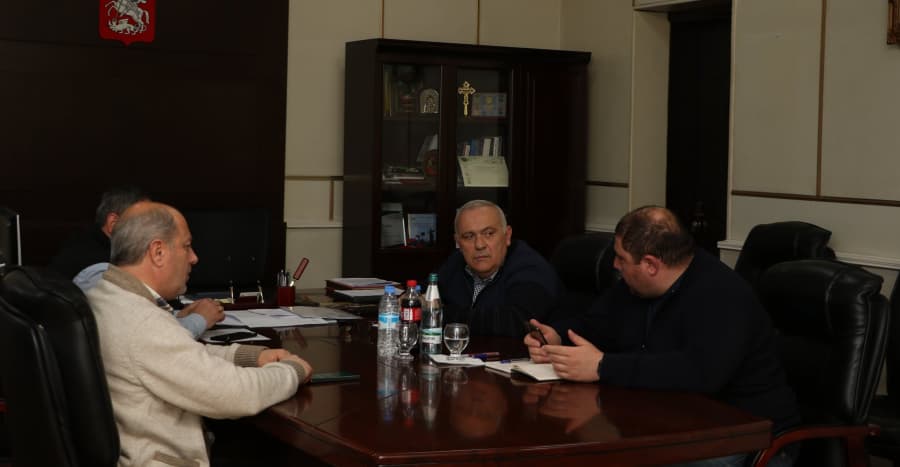 სენაკის მერიაში კორონავირუსის პრევენციული ღონისძიებების ფარგლებში შეხვედრა გაიმართა