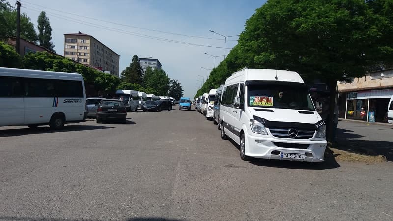 საქართველოში ყველა საქალაქთაშორისო ტრანსპორტით, მათ შორის მატარებლით გადაადგილება იზღუდება