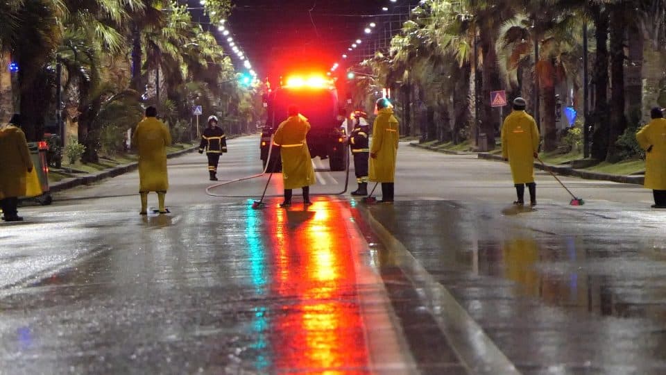 ფოთის ქუჩები სადეზინფექციო საშუალებებით ირეცხება