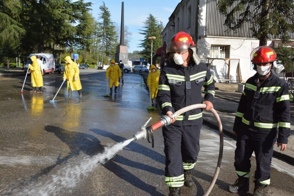 ჩხოროწყუში ქუჩების სადეზინფექციო სამუშაოები დაიწყო