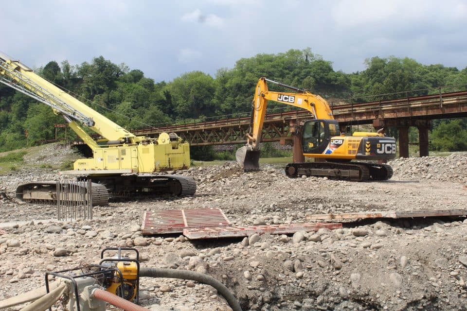 წალენჯიხა-ლია-ფახულანის საავტომობილო გზის მე-10 კმ-ზე, ახალი სახიდე გადასასვლელის მშენებლობა მიმდინარეობს