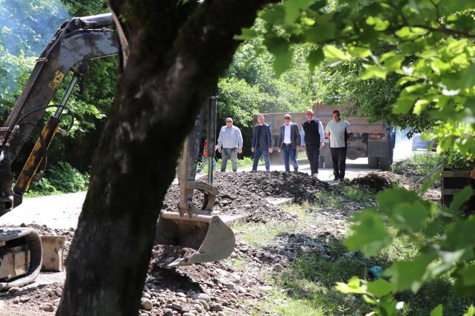 ხობში, ხელისუფლების წარმომადგენლებმა სამშენებლო სამუშაოები დაათვალიერეს