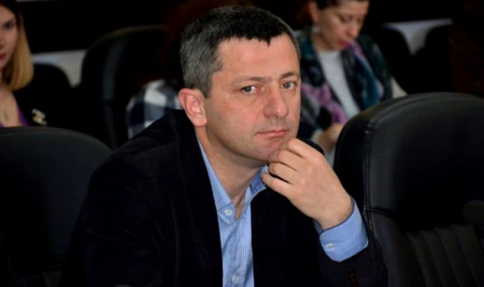 “ევროპული საქართველოს” ზუგდიდის ორგანიზაციის თავმჯდომარეს პოლიციის სამმართველოში ბრალს წარუდგენენ