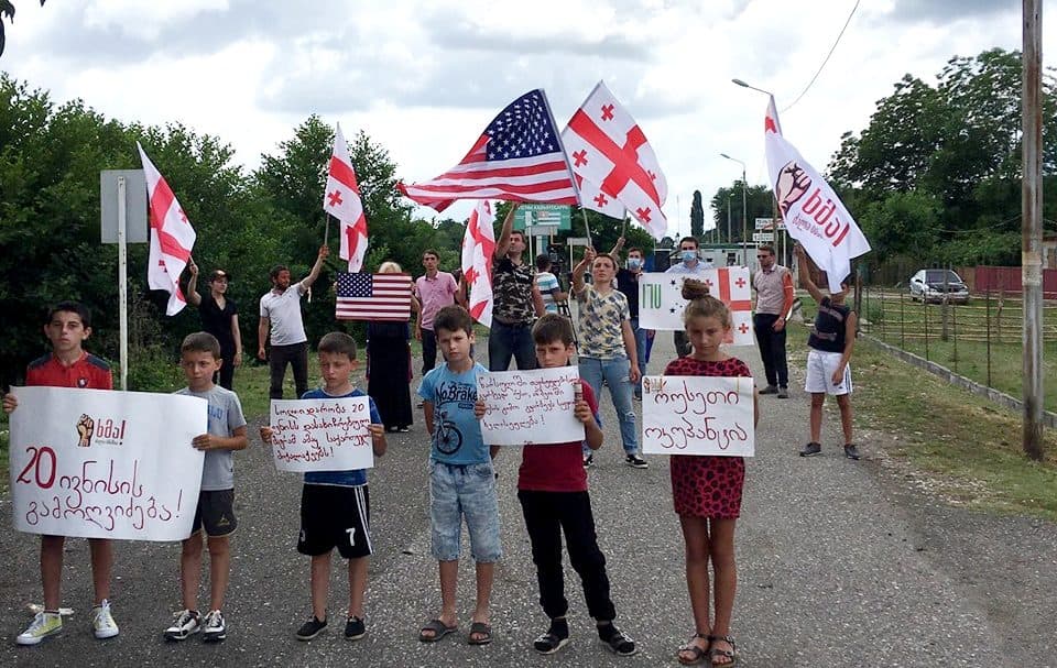 პროტესტი საოკუპაციო ხაზთან და ბავშვები აქციაზე