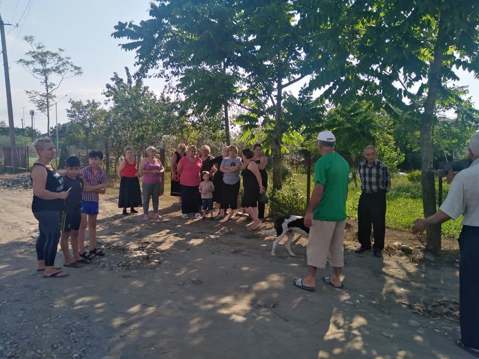 ზუგდიდში, ქებურიასა და კარტოზიას ქუჩის მცხოვრებლებმა გზის რეაბილიტაციის მოთხოვნით აქცია გამართეს