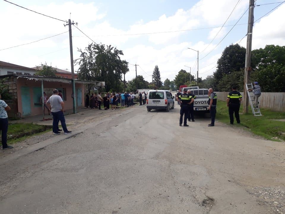 ზუგდიდში, თავისუფლების ქუჩაზე მცხოვრებლებმა საპროტესტო აქცია გამართეს