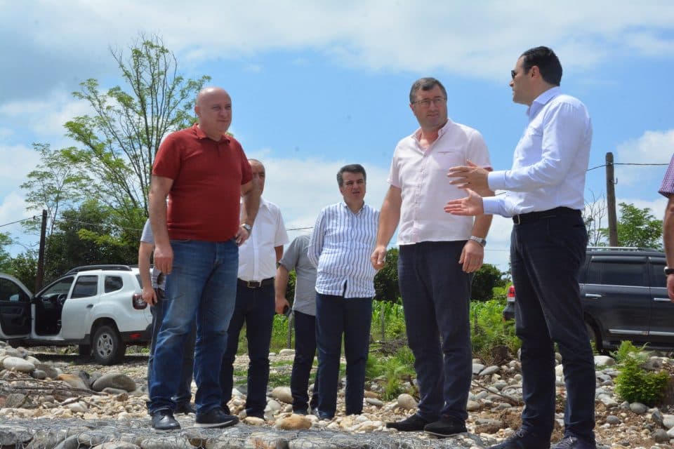 ჩხოროწყუში ხელისუფლების წარმომადგენლები მიმდინარე პროექტებს გეცნენ