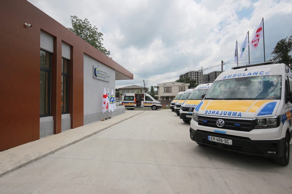 ზუგდიდის სასწრაფო დახმარების სამსახურს ახალი შენობა და ავტომობილები გადაეცა