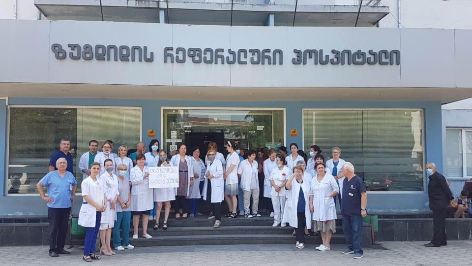 ,,თავისუფლება ვახტანგ ყიფიანს”- მედიკოსების აქცია ზუგდიდში