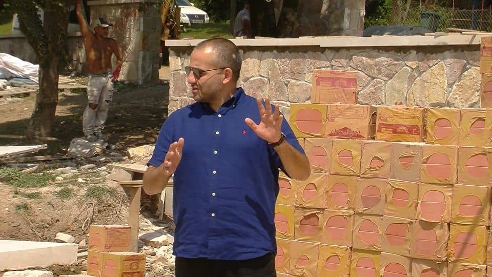 საქართველოს პირველი პრეზიდენტის ვაჟი ბიძინა ივანიშვილს მადლობას უხდის