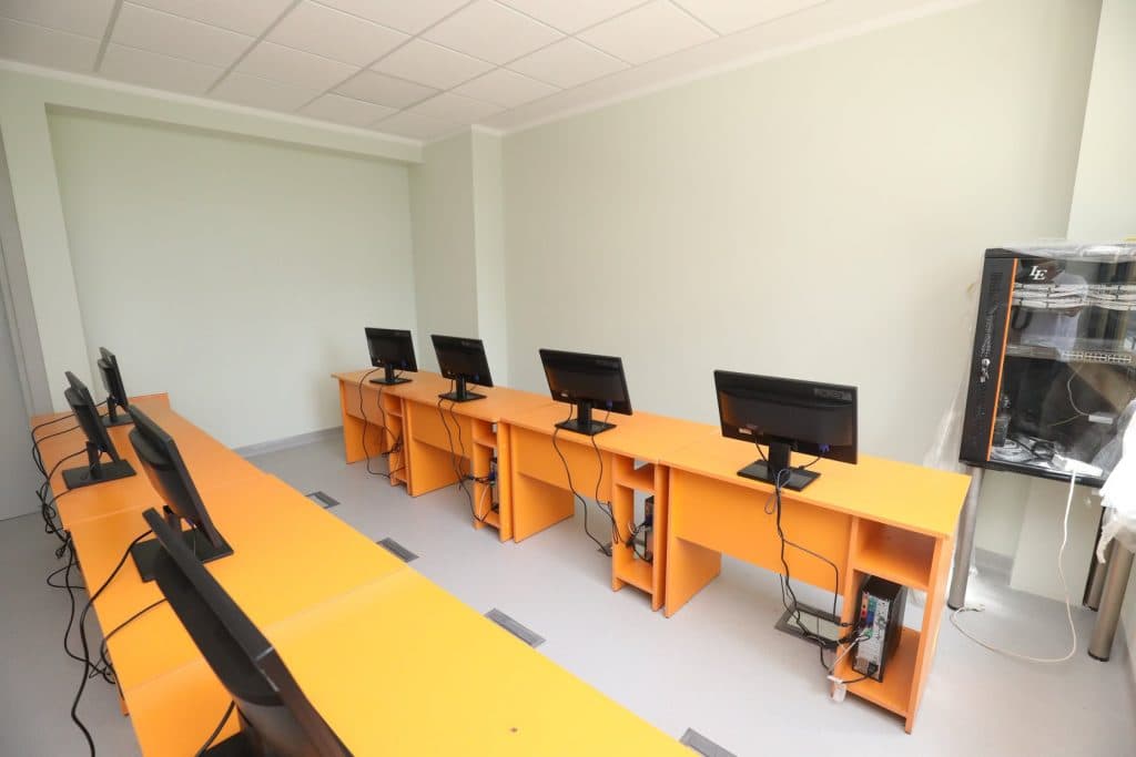 მიხეილ ჩხენკელმა წალენჯიხის მუნიციპალიტეტის სოფელ ეწერის ახლადაშენებული სკოლა მოინახულა - image 2