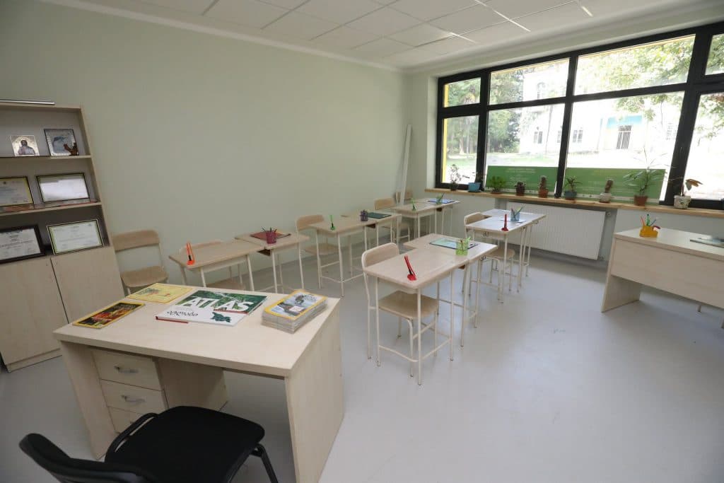 მიხეილ ჩხენკელმა წალენჯიხის მუნიციპალიტეტის სოფელ ეწერის ახლადაშენებული სკოლა მოინახულა - image 4