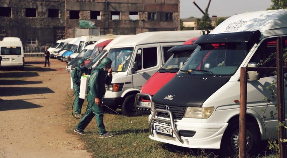 ზუგდიდში საჯარო სკოლების ტრანსპორტს დეზინფექცია ჩაუტარდა