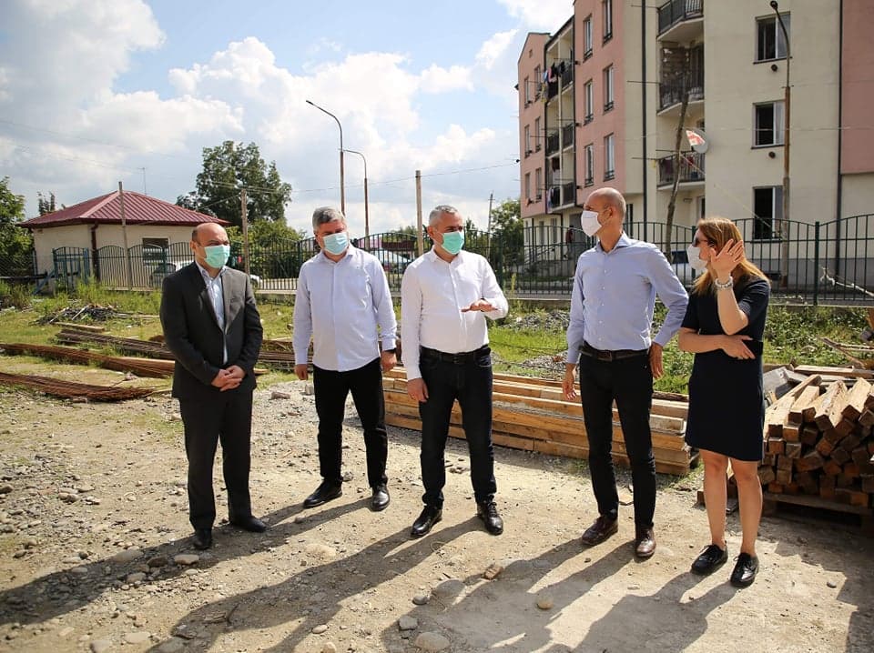 ზუგდიდში დევნილთა დასახლებაში ახალი საბავშვო ბაღი შენდება - image 2