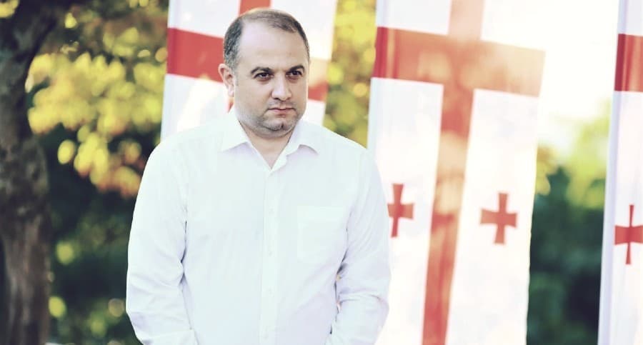 ირაკლი ჩიქოვანი მასწავლებლებს პროფესიულ დღეს ულოცავს და ბევრი ღირსეული თაობების აღზრდას უსურვებს