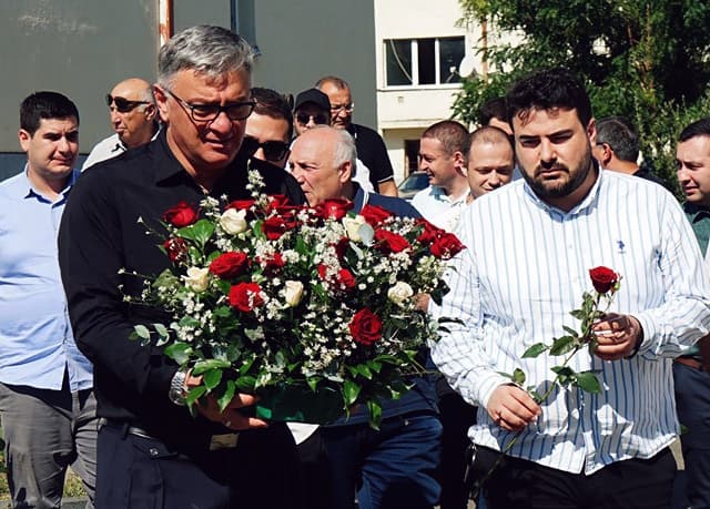 ირაკლი ხახუბიამ აფხაზეთში საქართველოს ტერიტორიული მთლიანობისთვის ბრძოლაში დაღუპულ გმირთა მემორიალი გვირგვინი შეამკო