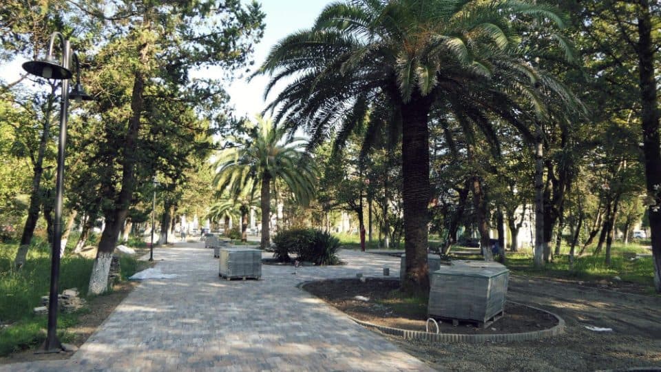 ფოთის კულტურისა და დასვენების ცენტრალური პარკში მასშტაბური სამუშაოები მიმდინარეობს