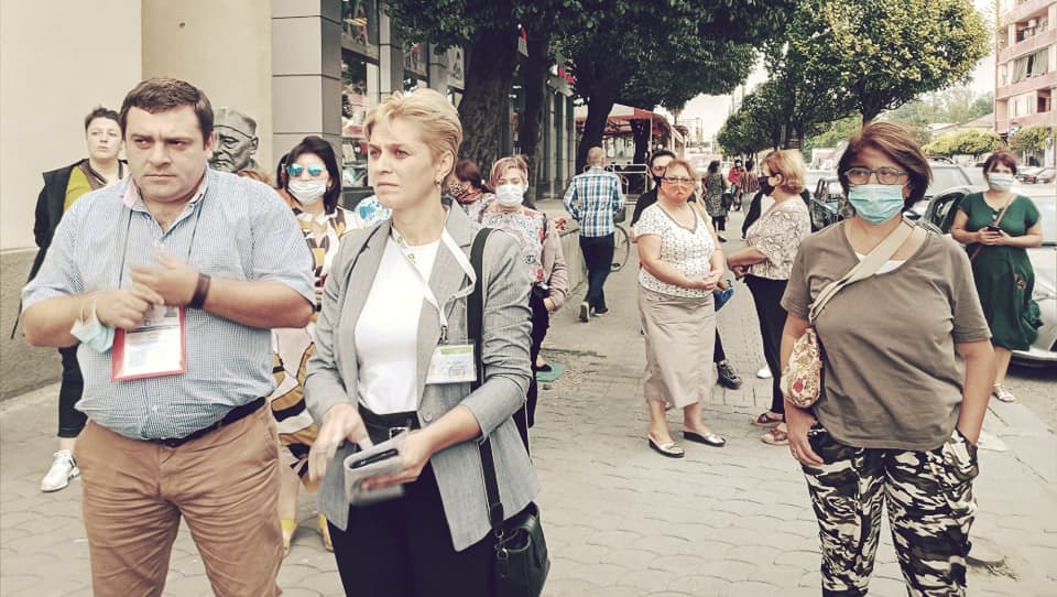 ზუგდიდში, ენმ-ს საოლქო და საუბნო კომისიის წევრები პარტიის დავალებით ეთიკის კოდექსს ხელს არ აწერენ