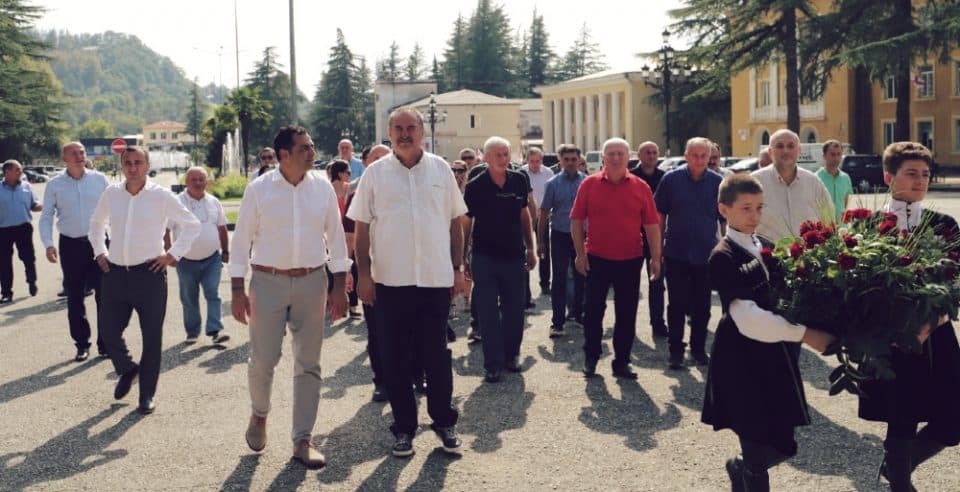 ალექსანდრე მოწერელიამ გიორგი ჭყონდიდელის ძეგლი გვირგვინით შეამკო