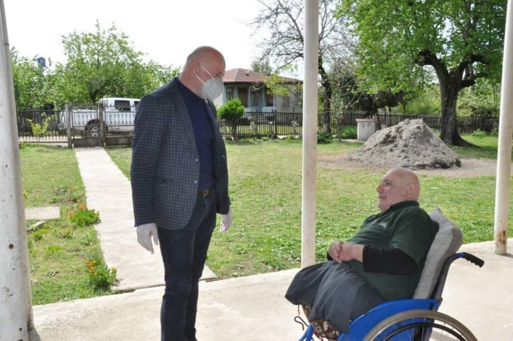 პარლამენტის წევრი რომელიც პანდემიის პერიოდში 2500 ოჯახს დაეხმარა - image 2