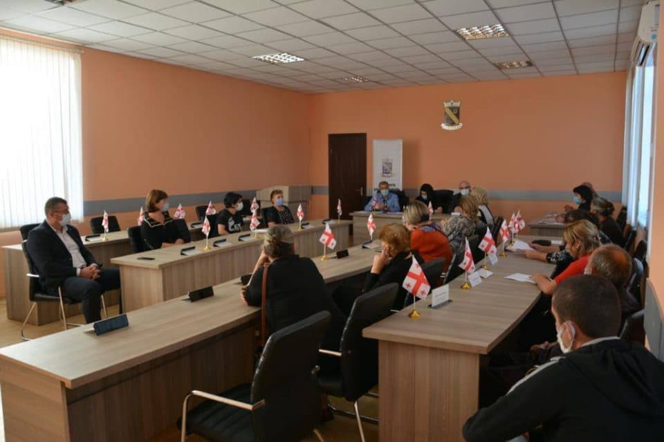 ჩხოროწყუს მერიაში ფერმერ ქალებთან საინფორმაციო შეხვედრა გაიმართა