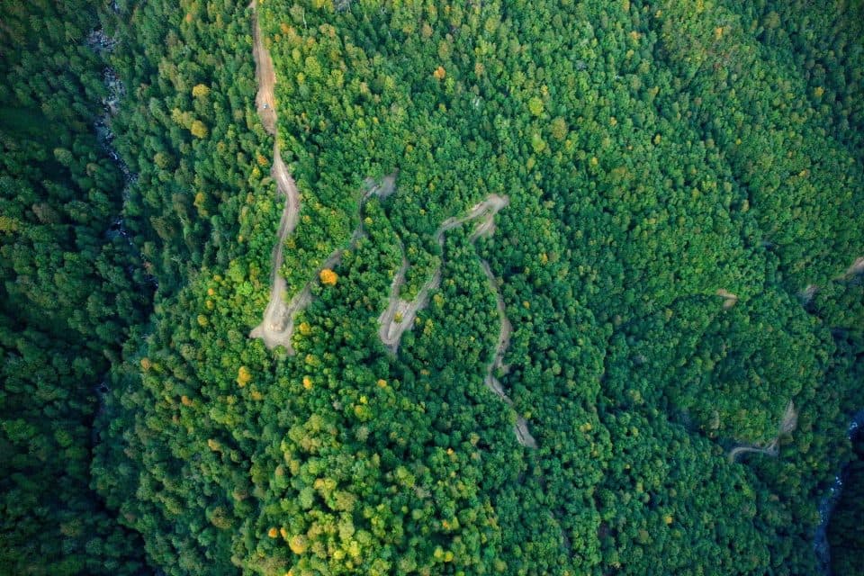ტობავარჩხილის ტბამდე მისასვლელი საავტომობილო გზის რეაბილიტაცია აქტიურად მიმდინარეობს