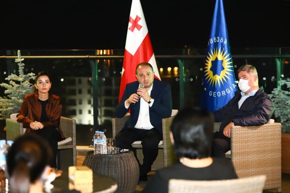 ირაკლი ჩიქოვანი ტურიზმის სფეროს წარმომადგენლებს შეხვდა