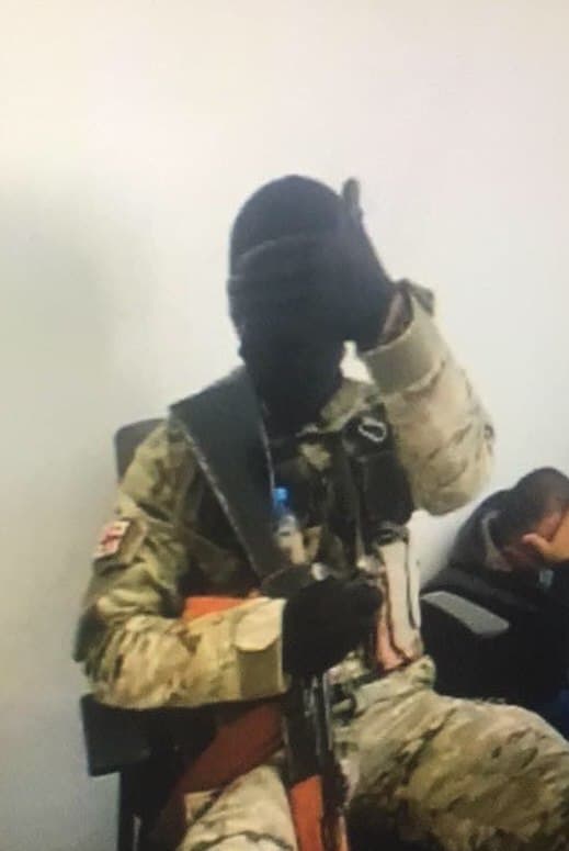 ზუგდიდის ბანკში შეჭრილ თავდამსხმელს სავარაუდოდ, სამხედრო განათლება აქვს მიღებული - image 2