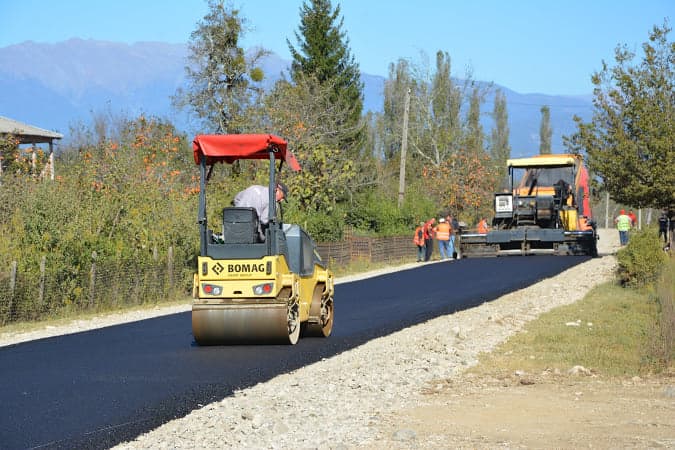 ჩხოროწყუს მუნიციპალიტეტში საგზაო ინფრასტრუქტურის მოწყობა აქტიურად გრძელდება